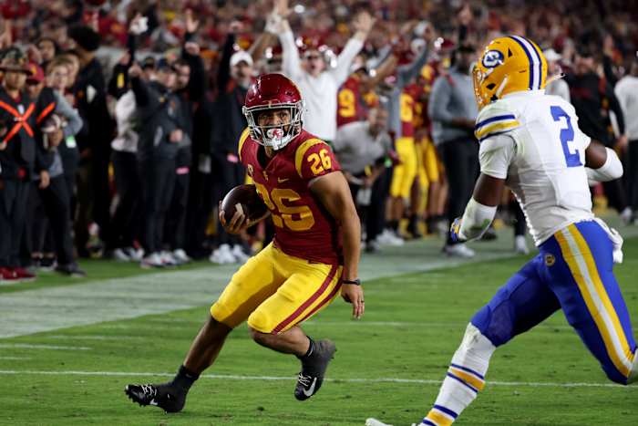 Travis Dye (Photo by USA Today Sports Images)